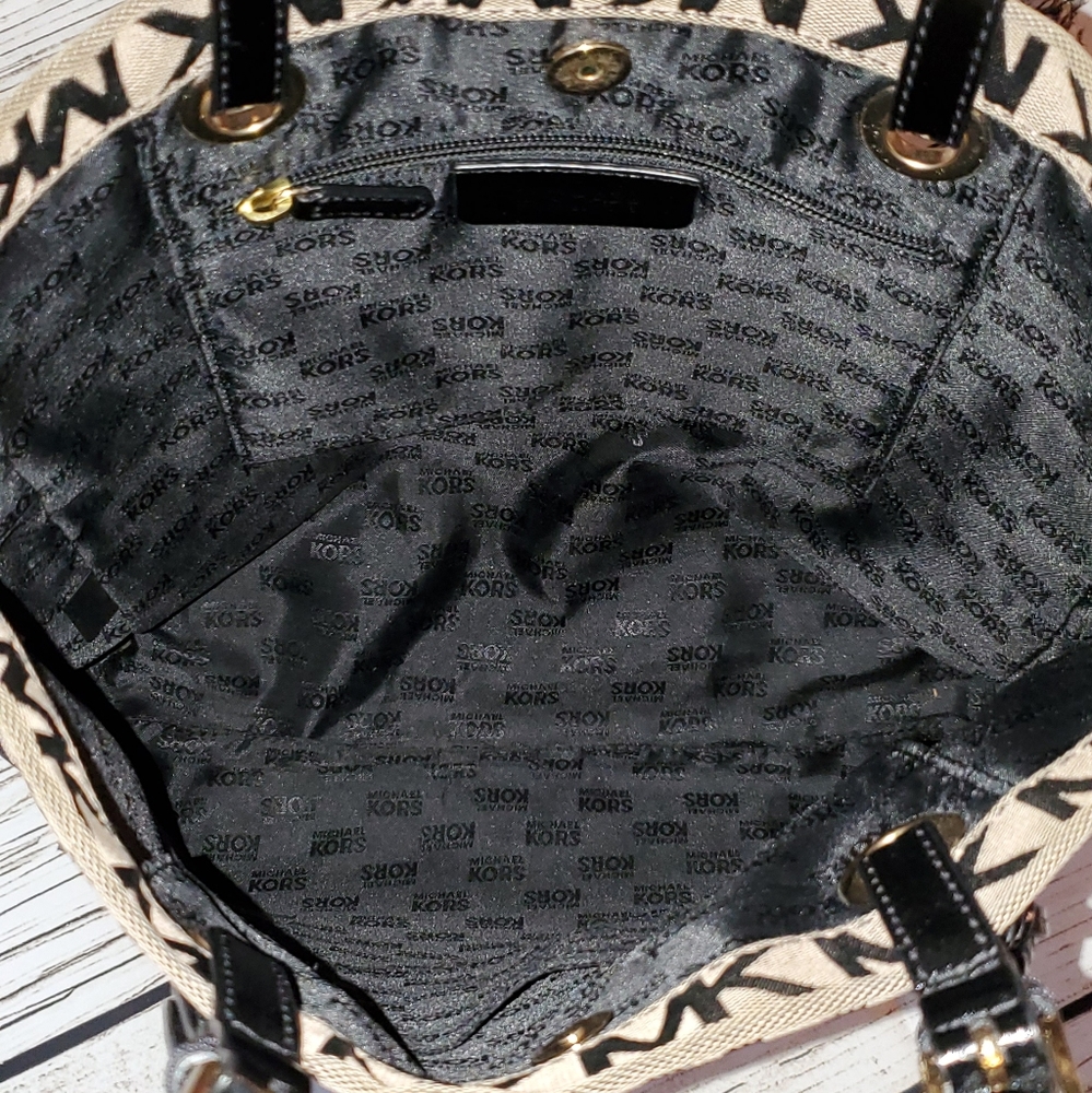 ❌SOLD❌MICHAEL KORS Large Canvas Monogram Tote - Picture 3 of 7